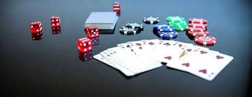 Penggemar MotoGP menikmati taruhan taruhan balap motor internasional yang seru di macantogel
